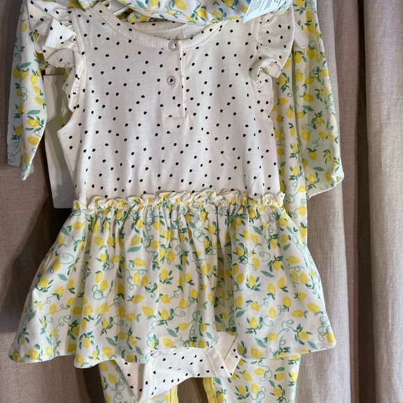 Jessica Simpson Baby 5-Pc Layette Set - Picture 5 of 12
